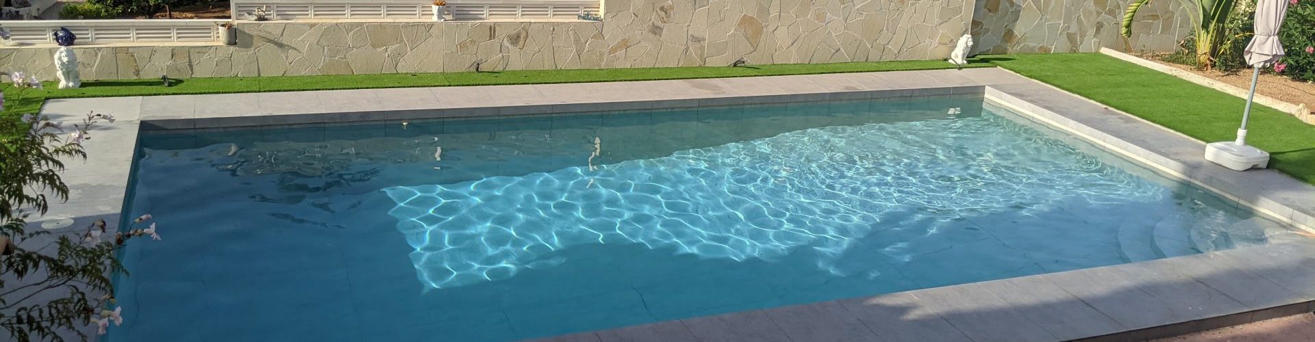 Pool maintenance in Moraira