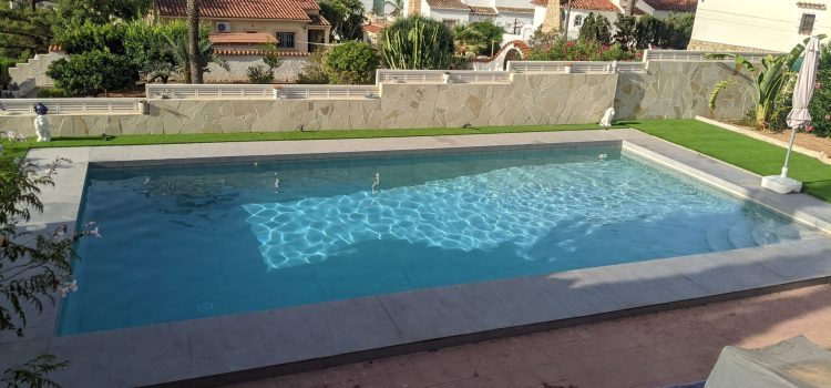 Pool maintenance in Moraira