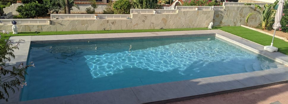 Pool maintenance in Moraira